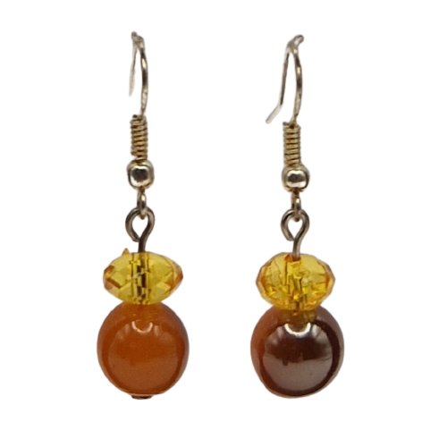 Oorbellen met oranje parel