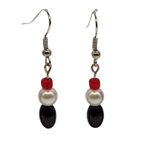 Oorbellen met rode, zwarte en witte parel