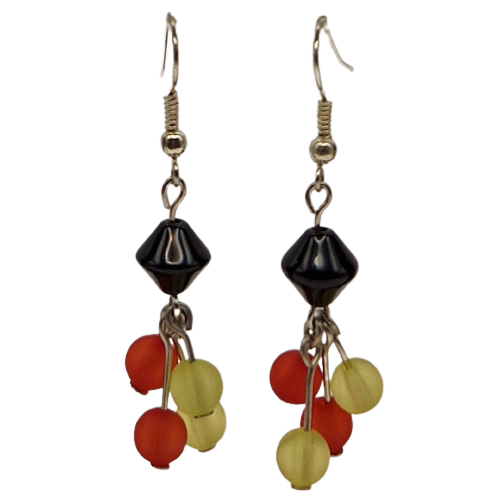 Oorbellen met zwarte, gele en rode parels