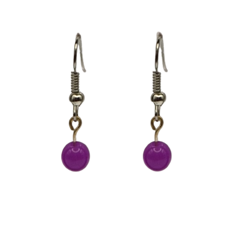 Oorbellen met klein paars pareltje