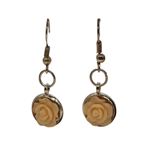 Oorbellen met pasteloranje roosje in bedel