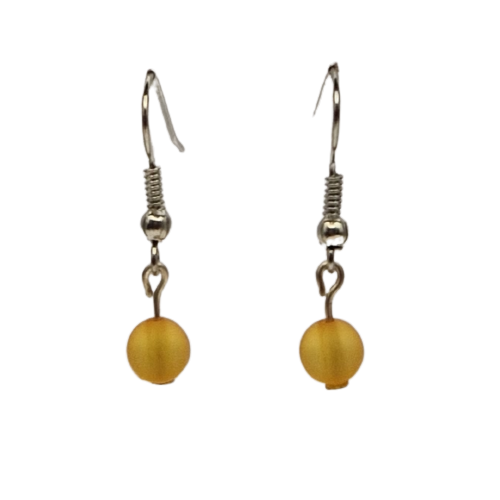 Oorbellen met kleine oranje parel