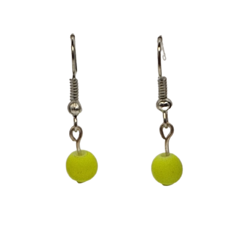 Oorbellen met kleine fluogele parel