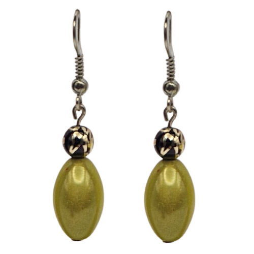 Geel-groene oorbellen met zwart pareltje