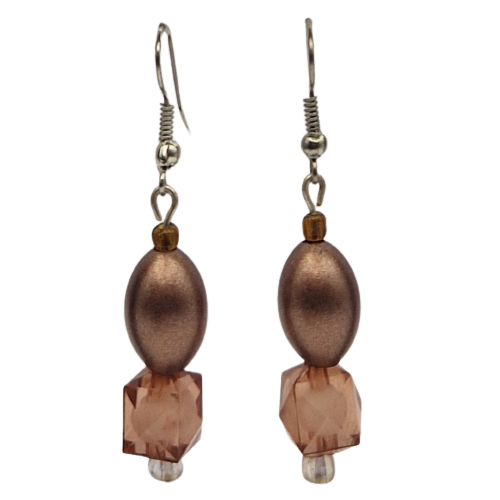 Oorbellen met donkerbruine en roze parel