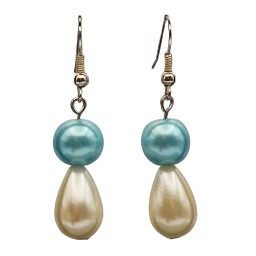 Oorbellen met blauwe parel en ivoorkleurige druppelparel