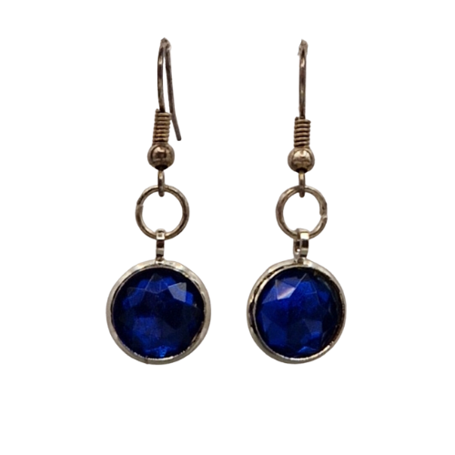 Oorbellen met donkerblauw glaasje