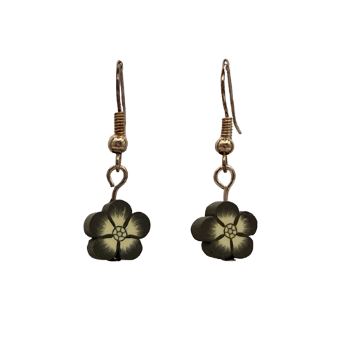 Oorbellen met zwarte bloemen in fimo