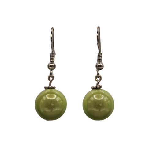 Oorbellen met groene parel