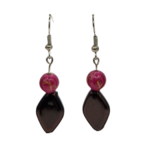 Oorbellen met donkerbruine en roze parel