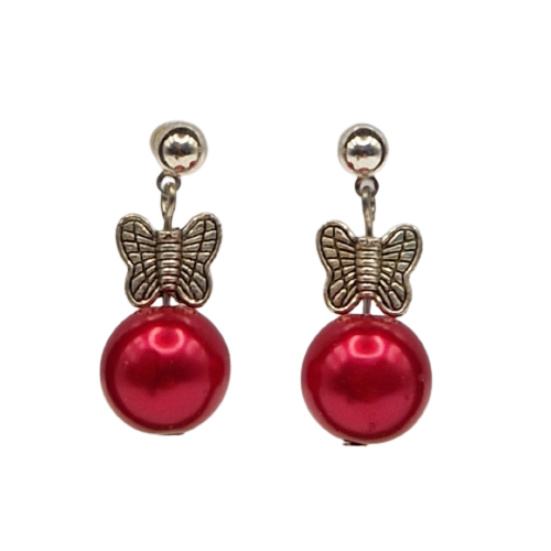Oorbellen met rode parel en bedeltje, vlinder