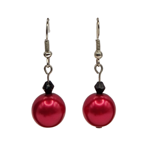 Oorbellen met rode parel en klein zwart kraaltje
