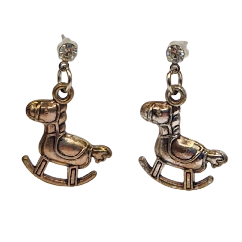 Zilverkleurige oorbellen, hobbelpaardjes