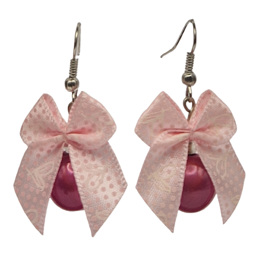 Roze oorbellen met roze strikjes