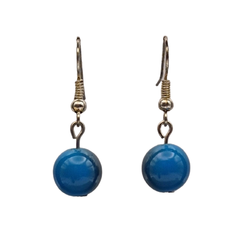 Oorbellen met blauwe en witte parel