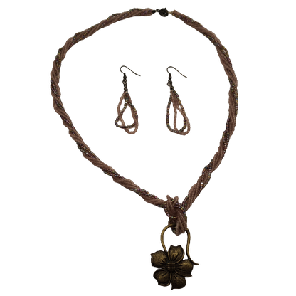 Set (ketting en oorbellen), bedel - bloem